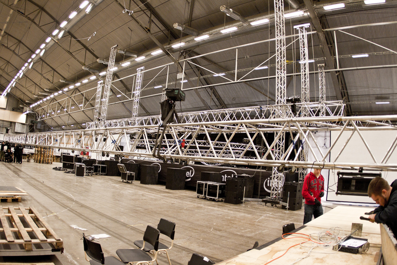 Illustration for article titled Building the World's Biggest LAN Party